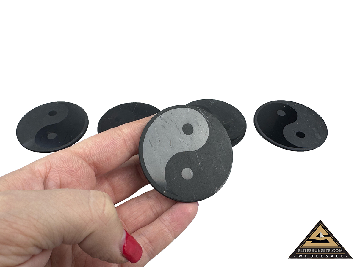 Protective slice round, diam. 5 cm Yin Yang by eliteshungite.com