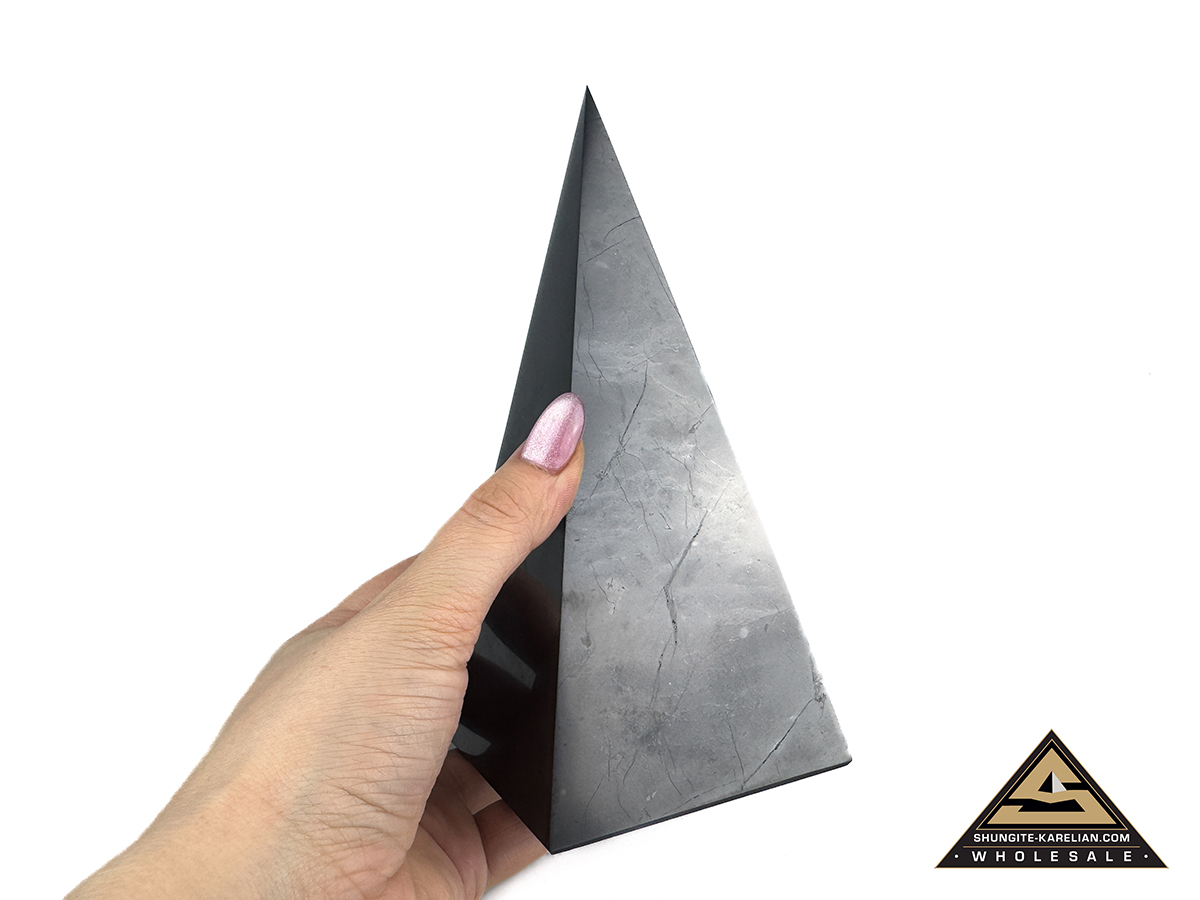 Pyramid Nubian 8 cm, h  cm by eliteshungite.com